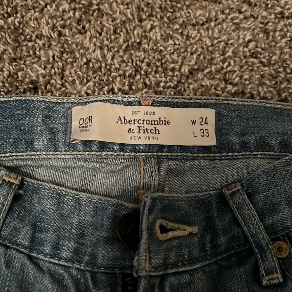 Size 00/23 Abercrombie and Fitch low waisted straight jeans